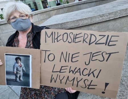 „Stan wyjątkowo nieludzki”. Happening w Rynku Trybunalskim