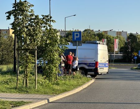 Zderzenie osobówki i rowerzysty przy skate parku