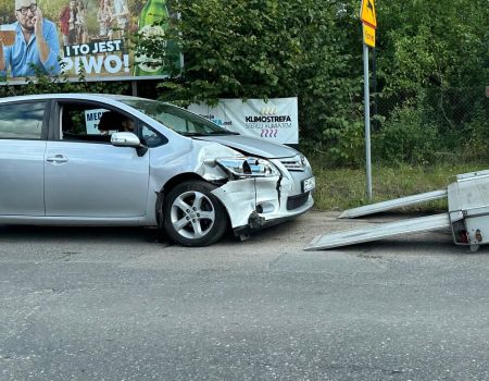 Zderzenie dwóch samochodów na skrzyżowaniu Żelaznej i Roosevelta