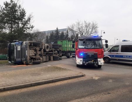 Rondo Żołnierzy Wyklętych zablokowane. Wywrócona ciężarówka