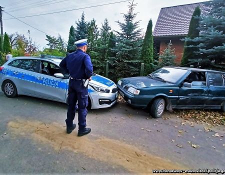 Pijany uciekał przed policją. Uderzył w radiowóz... dwa razy