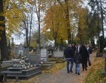 Z wizytą na grobach bliskich - fotorelacja