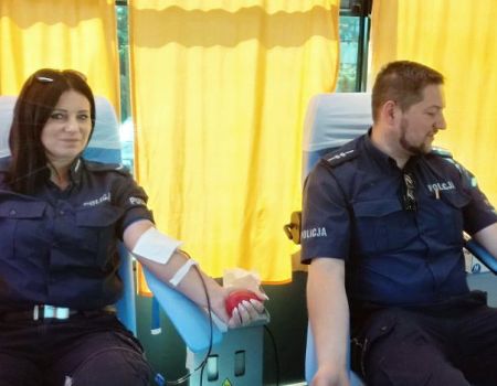 Policjanci z Wolborza oddali krew dla Kacpra