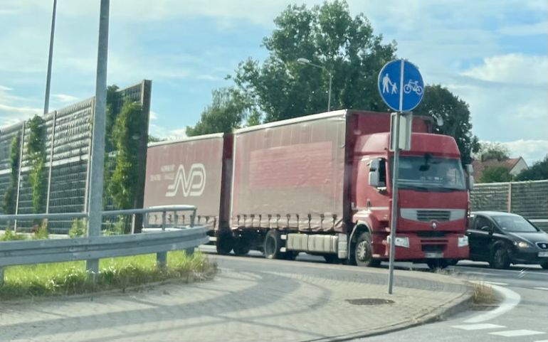 Ciężarówka zderzyła się z osobówka na DK12 ePiotrkow.pl
