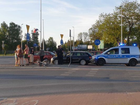 Zderzenie samochodu z rowerzystą na Rondzie Sulejowskim
