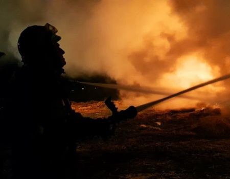 Pożar w gminie Gorzkowice. Strażacy przez 10 godzin walczyli z ogniem