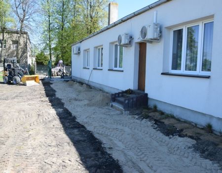Trwają prace przy budowie boiska w Dalkowie