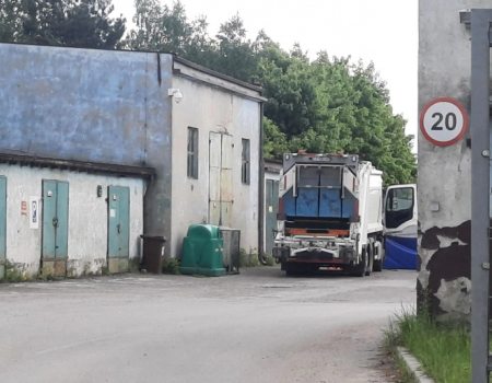 Radomsko: 63-letni mężczyzna zginął pod kołami śmieciarki