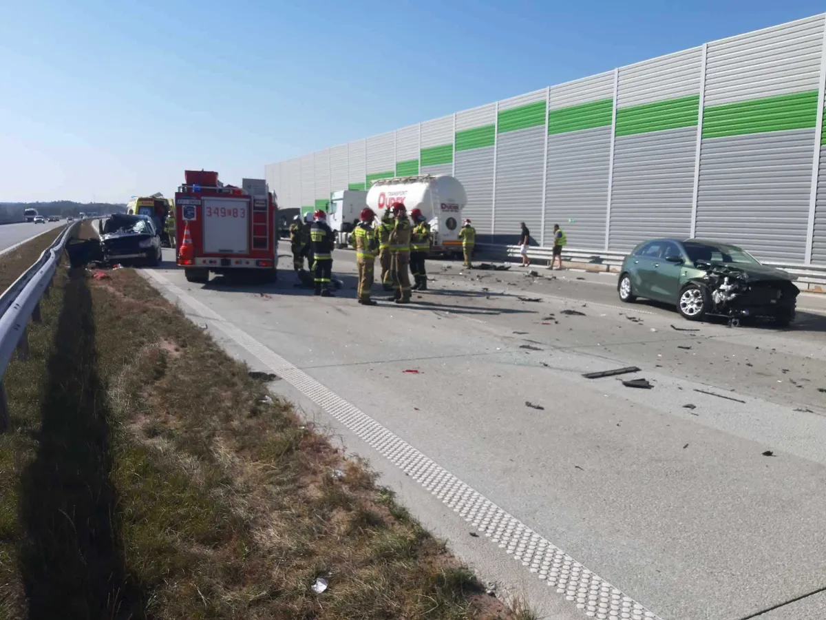 Na autostradzie A1 w kierunku Katowic zderzyły się cztery pojazdy. Dwie osoby zostały ranne!