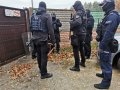  Pogotowie dla Zwierzt - Policja, ktra pojawia si przed schroniskiem w Wojtyszkach przygotowana bya na wejcie siowe