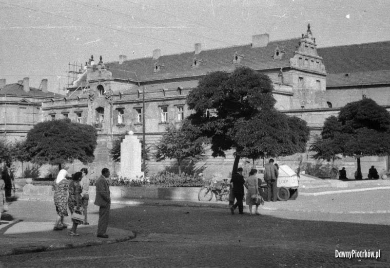 Foto: Lody na Placu Kociuszki, 1964 r.; rdo: dawnypiotrkow.pl / zdjcie: Stanisaw Gnyp