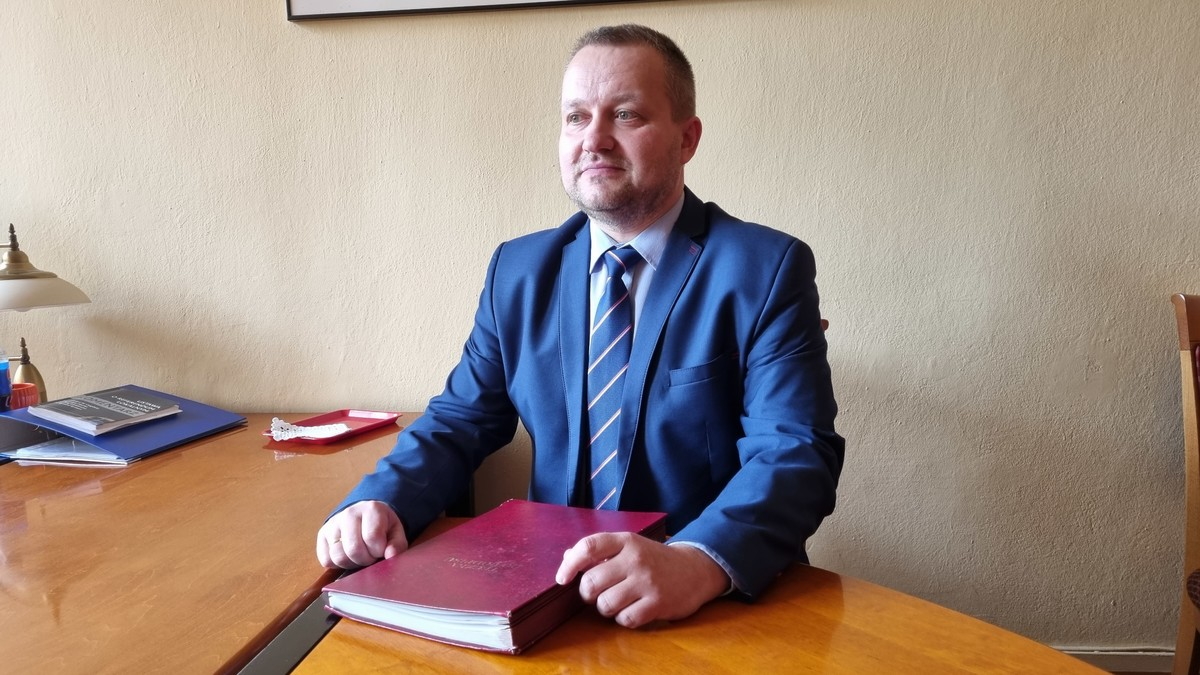 Na zdjęciu Szymon Kopka, dyrektor piotrkowskiej delegatury Krajowego Biura Wyborczego | fot. pakwi