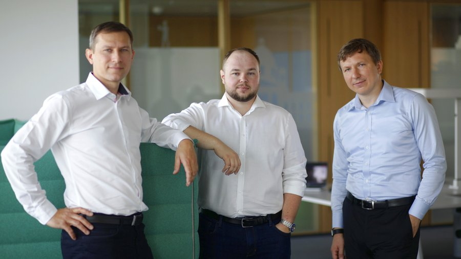 fot. Raiffeisen Centrobank AG | od lewej: Jakub Malach - Head of Lending, Kamil Niewiatowski - Country Manager na Polsk, Alexey Kapustin - czonek zarzdu RCB i Head of Retail