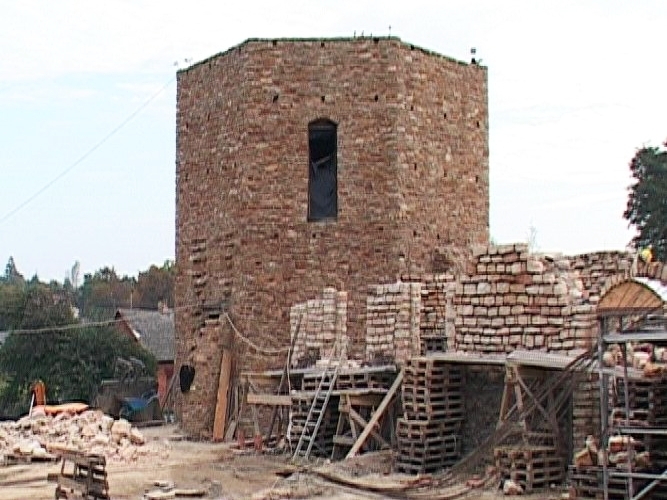 Trwa rekonstrukcja zamku Kazimierza Wielkiego