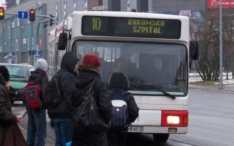 Miejskie autobusy spniaj si nawet o 45 minut. Powodem korki i utrudnienia w ruchu