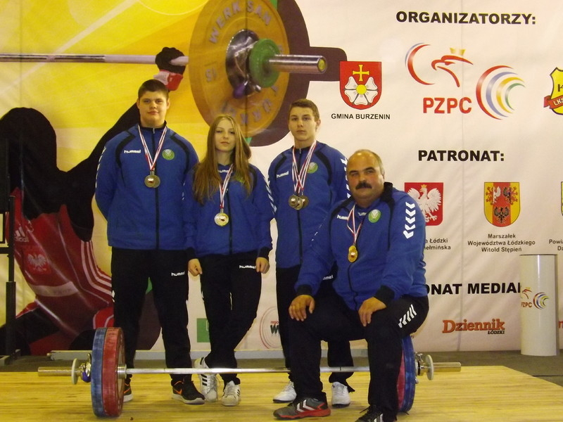 Na zdjciu medalici oraz ich trener Henryk Furmaniuk.