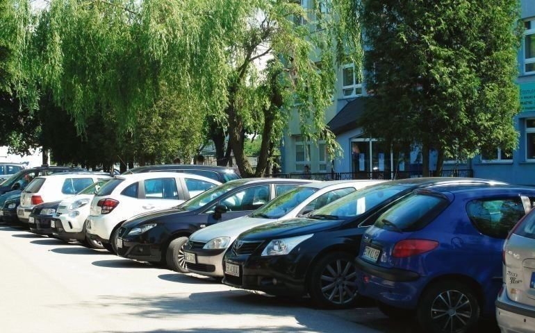 Coraz wicej samochodw to coraz wikszy problem ze znalezieniem miejsca do zaparkowania. 