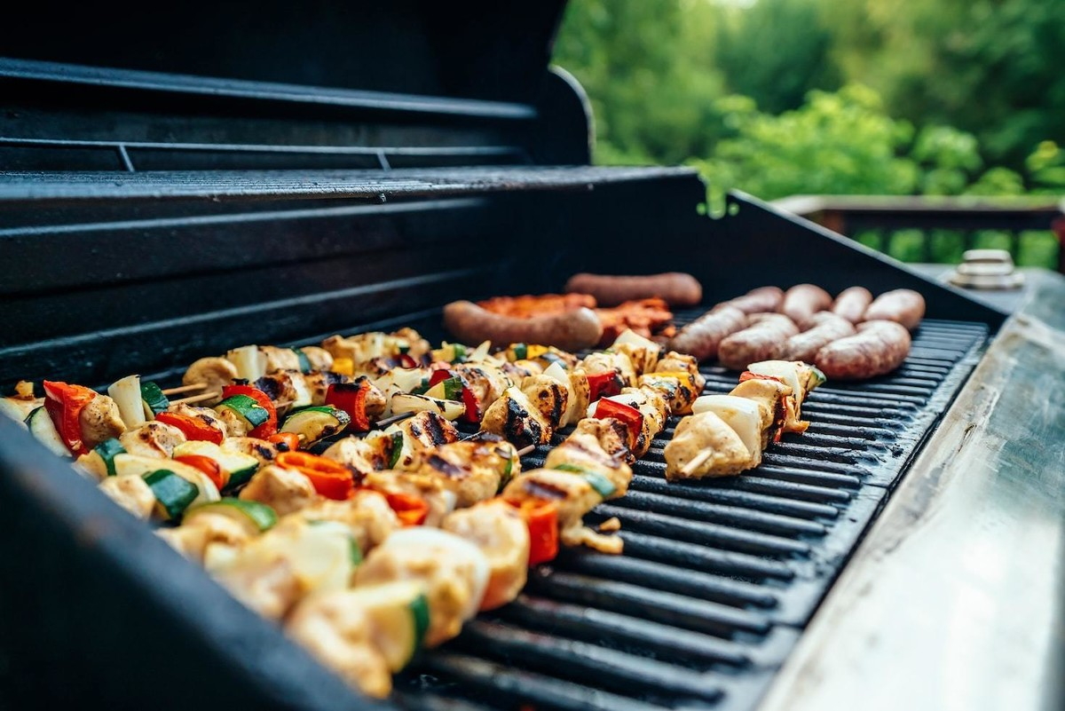 Jak wybrać najlepszy grill dla swoich potrzeb? Gazowy czy węglowy?