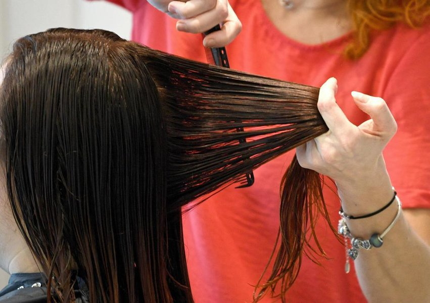 Otwarcie salonw fryzjerskich i usug kosmetycznych moliwe najwczeniej za dwa tygodnie